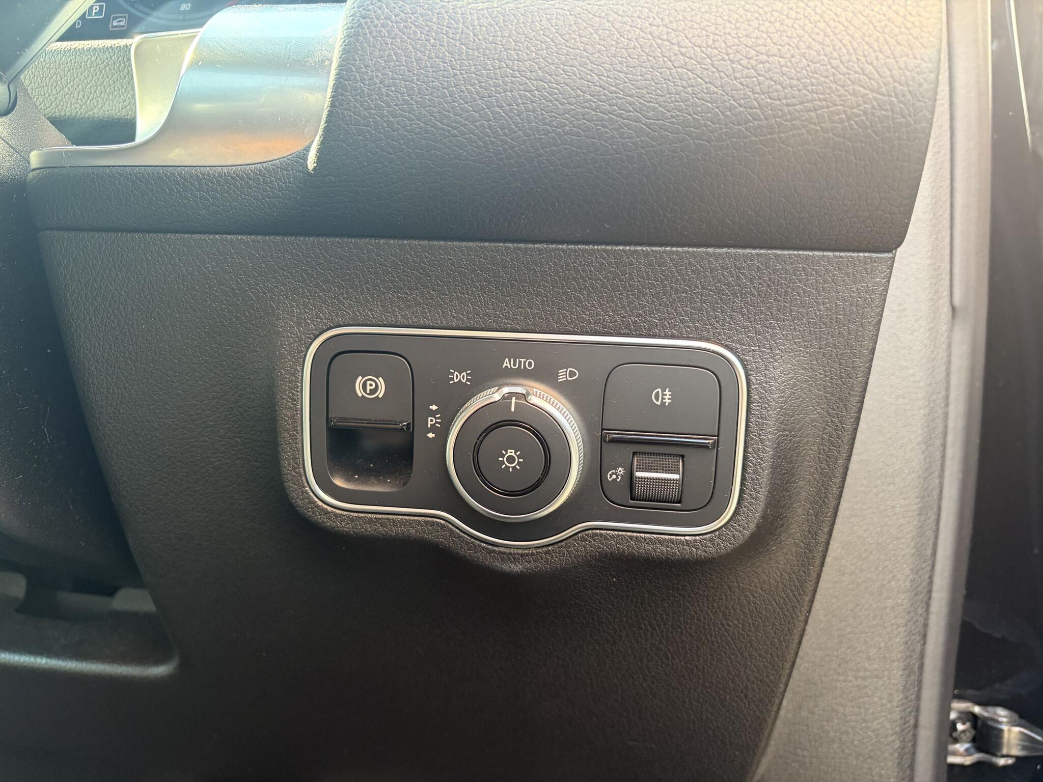 Mercedes-Benz GLB view 20