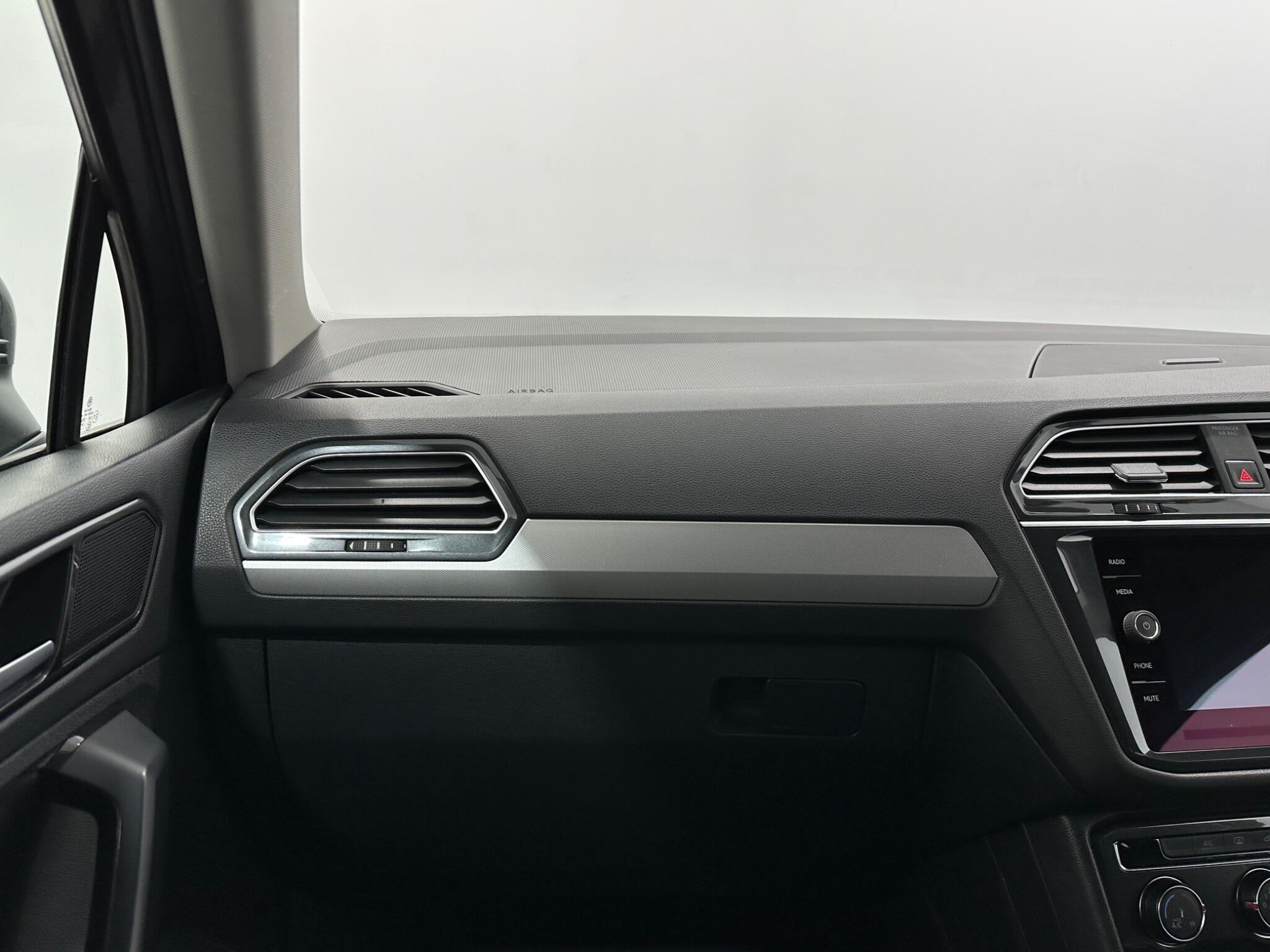 Volkswagen Tiguan view 24