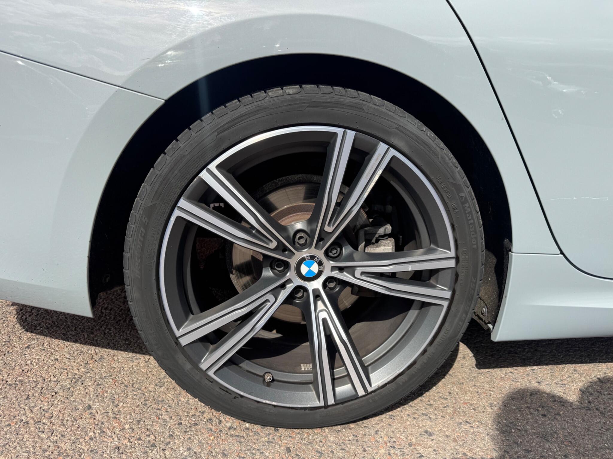 BMW 3 Series view 30