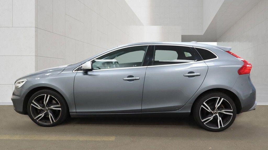 Volvo V40 view 10