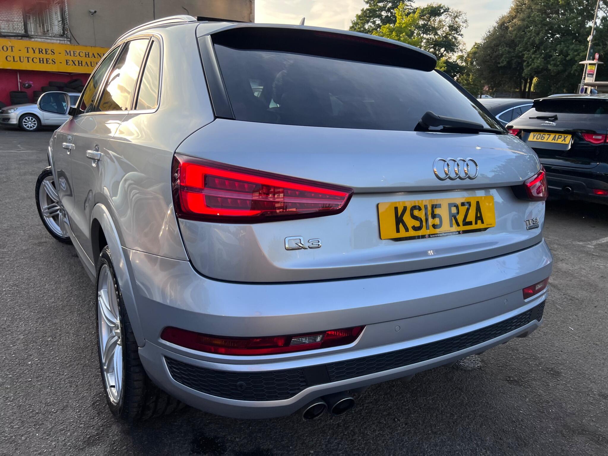 Audi Q3 view 15