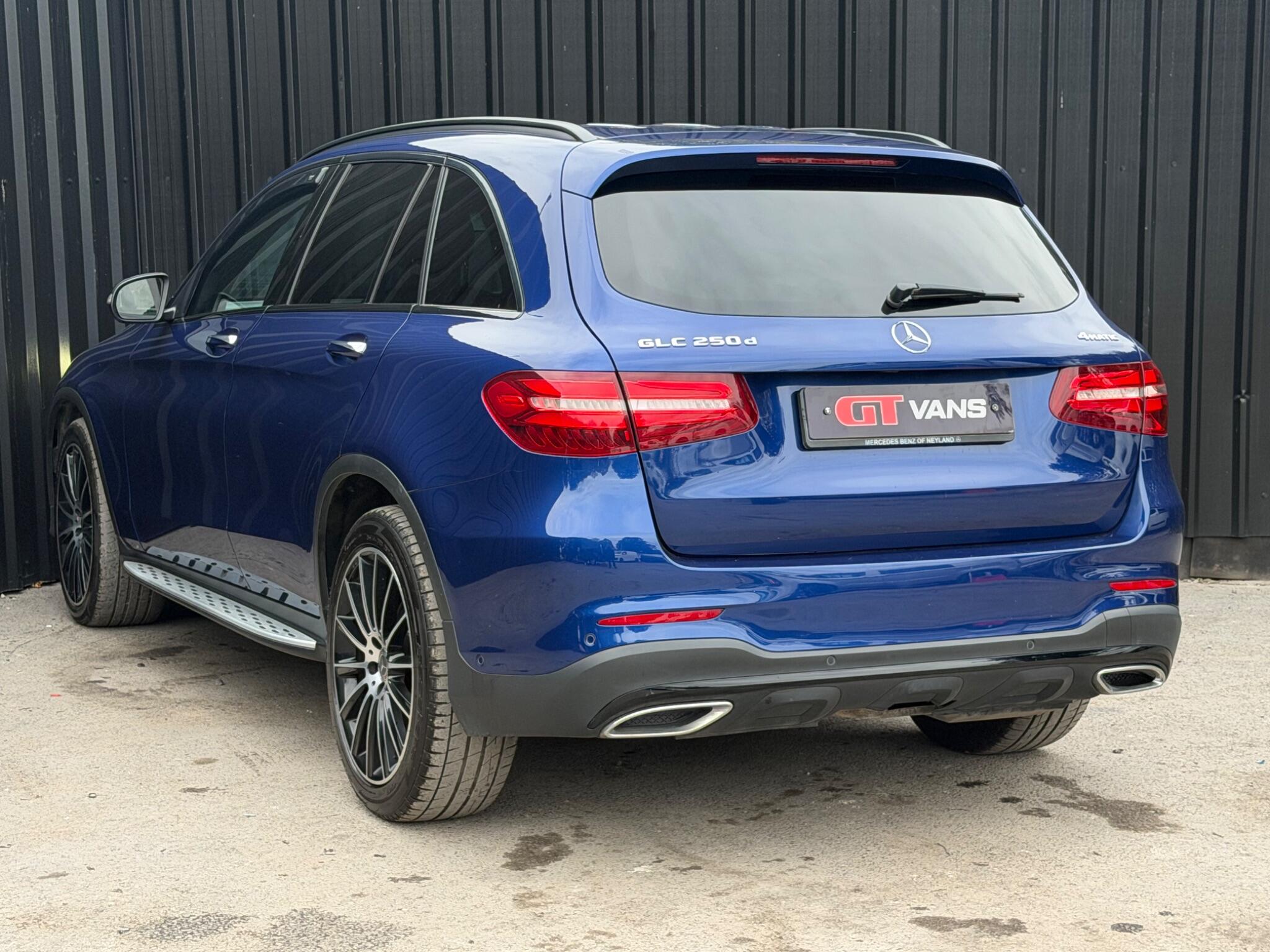 Mercedes-Benz GLC view 4