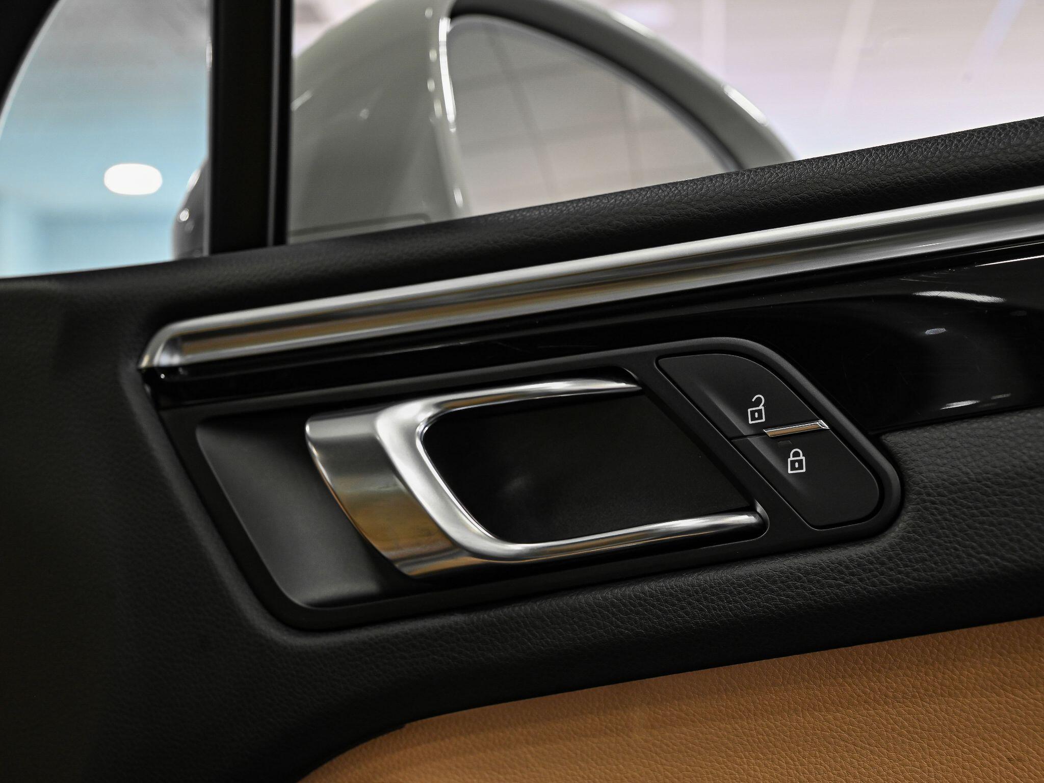 Porsche Macan view 27