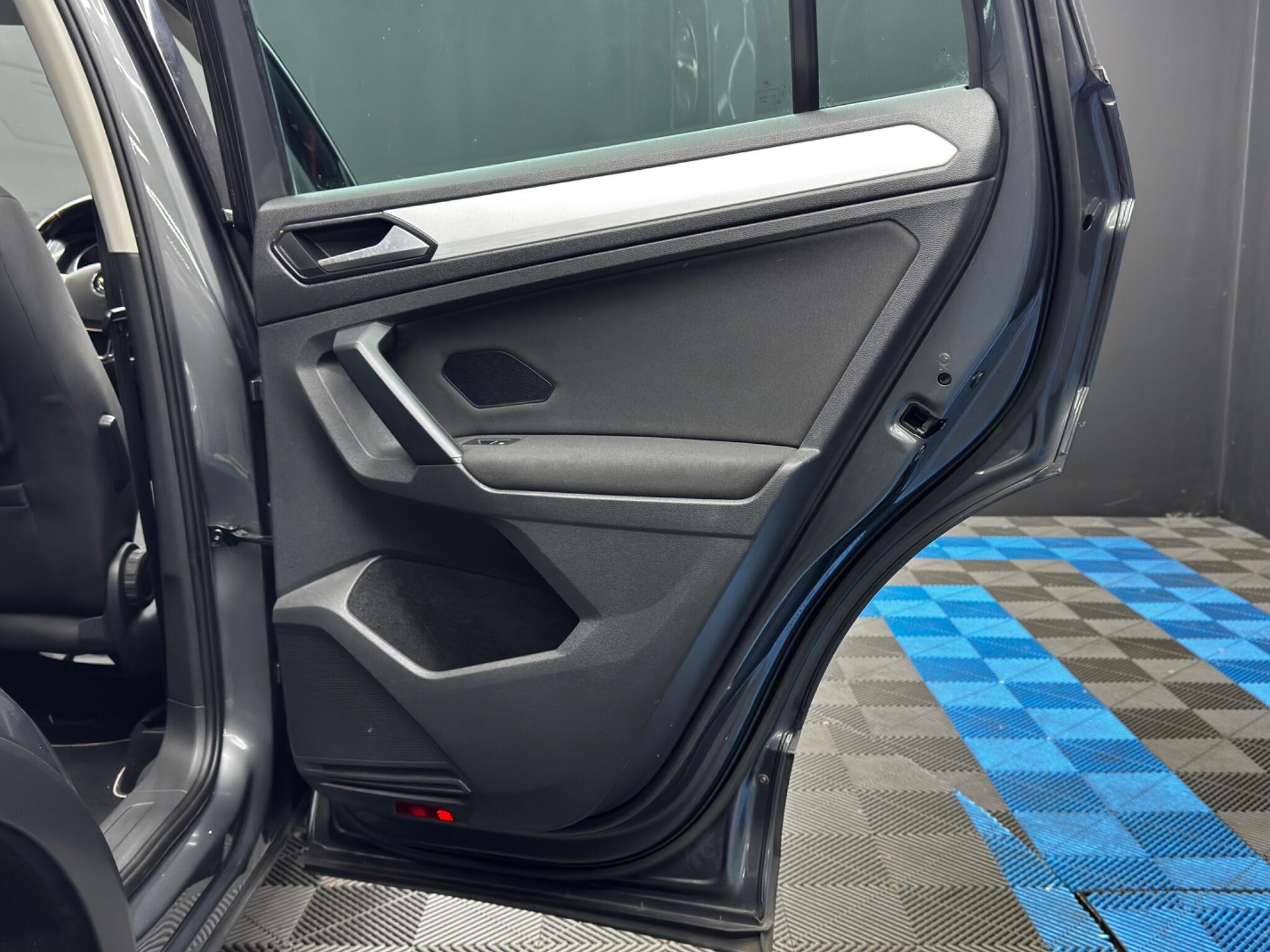 Volkswagen Tiguan view 44