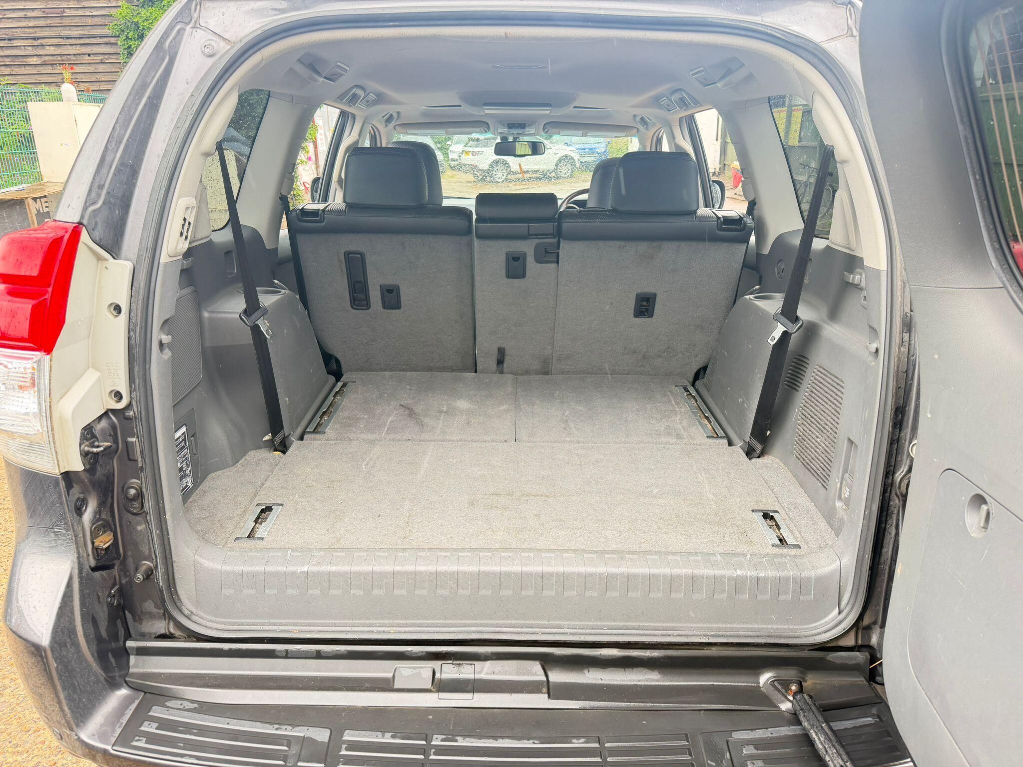 Toyota Land Cruiser view 28