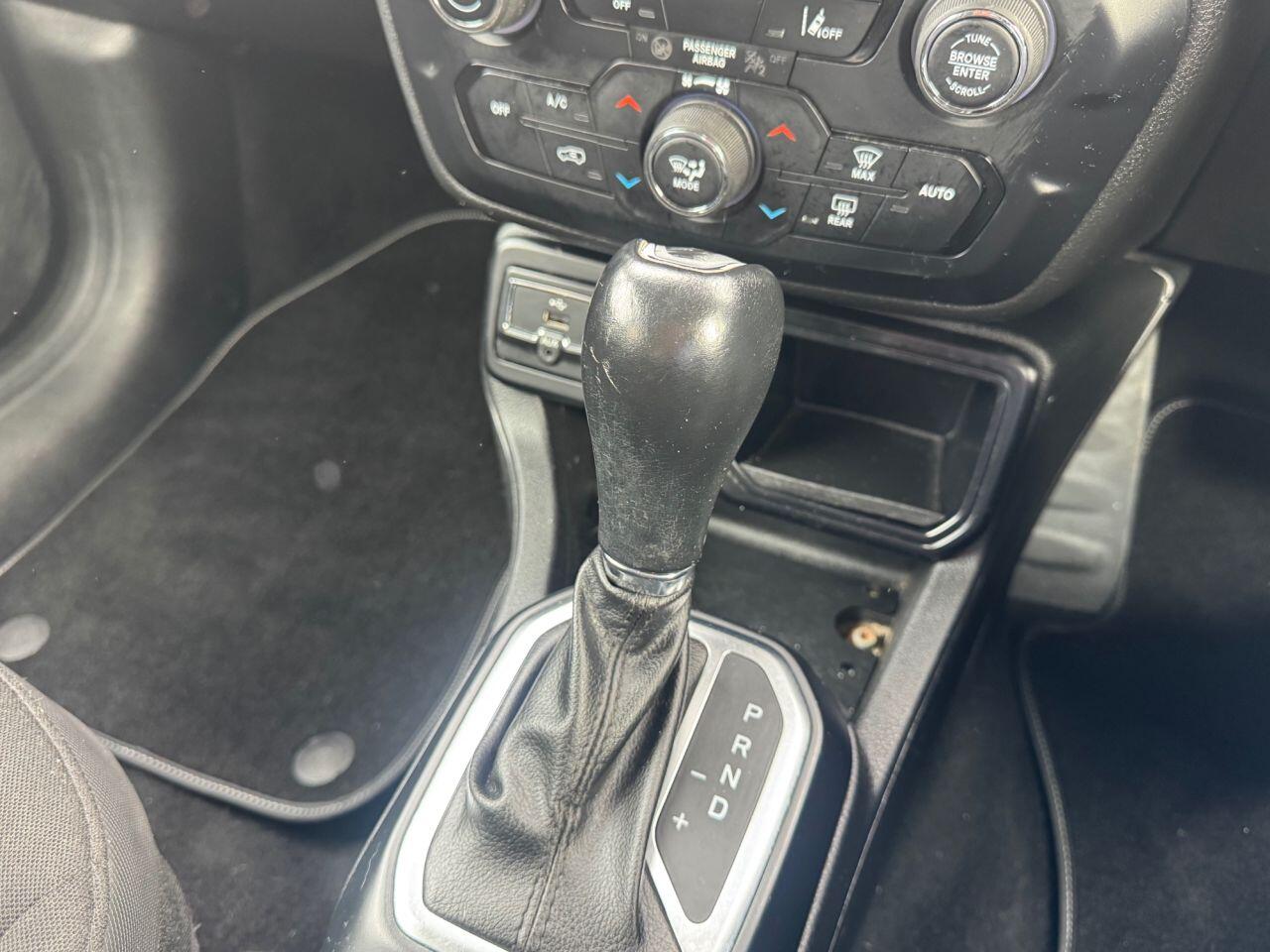 Jeep Renegade view 25