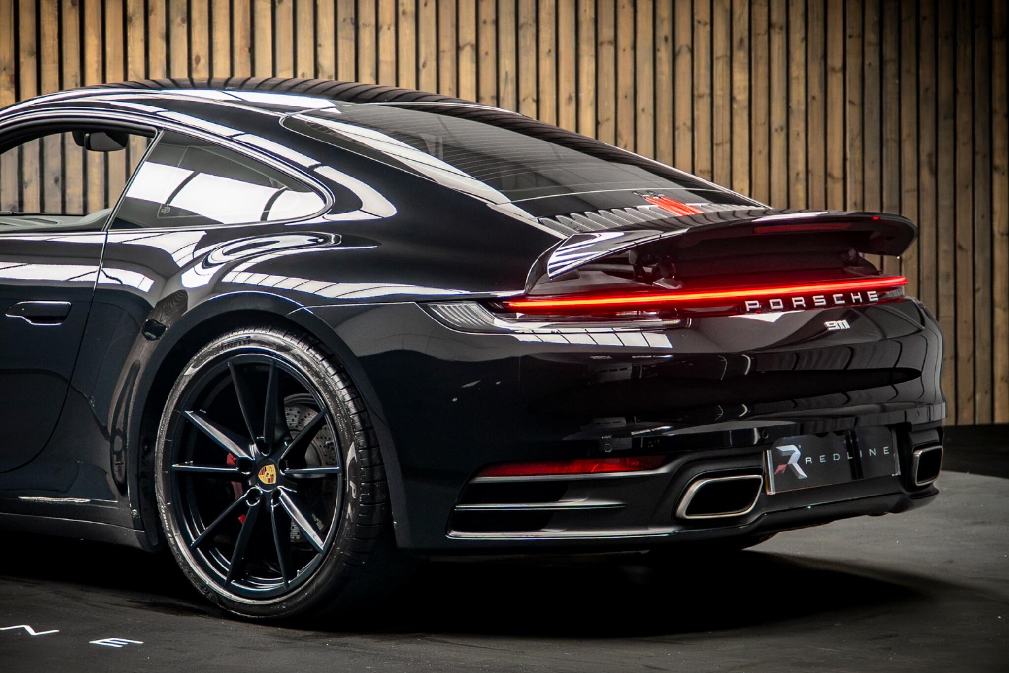 Porsche 911 view 17