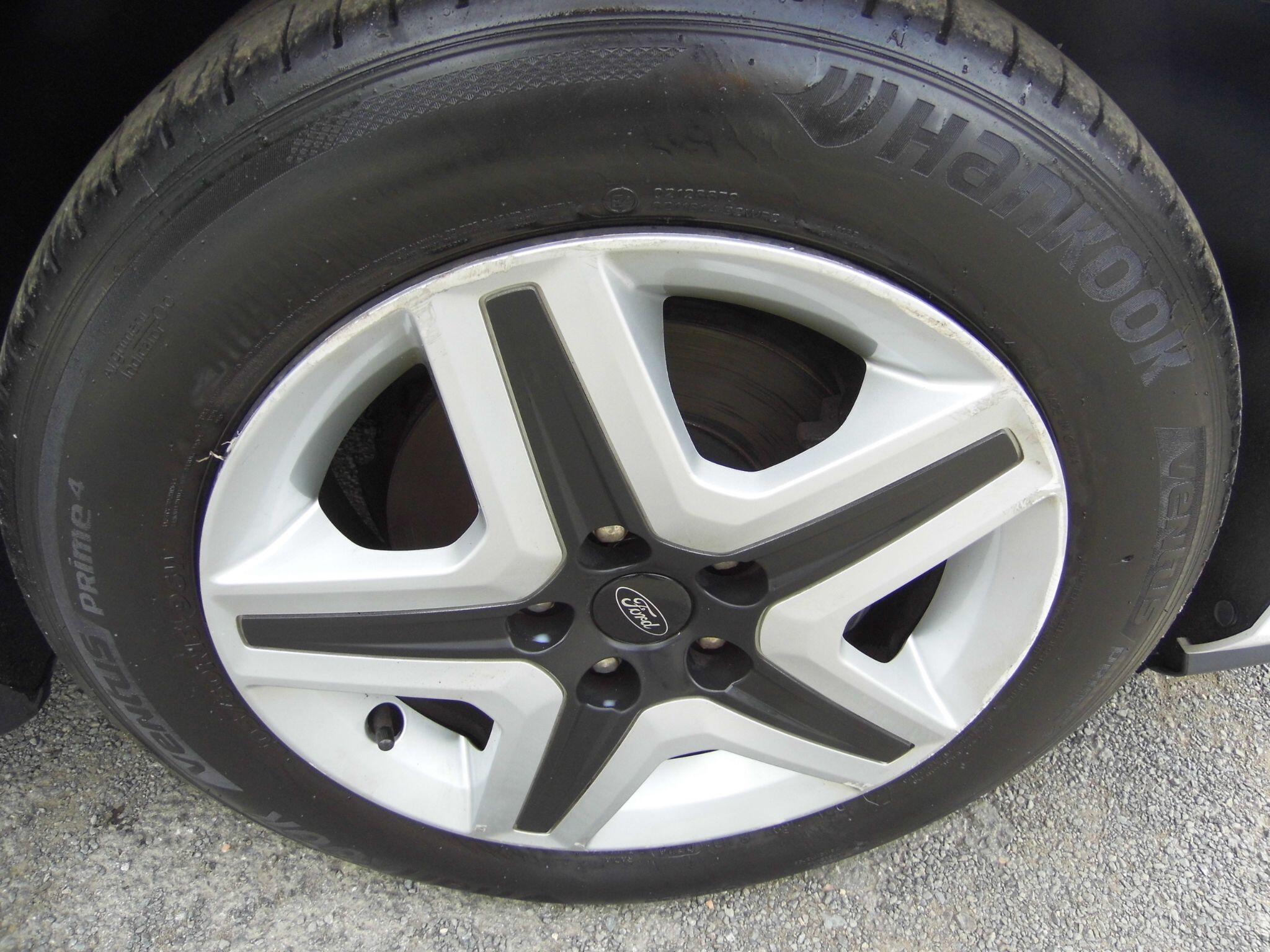 Ford Focus view 19