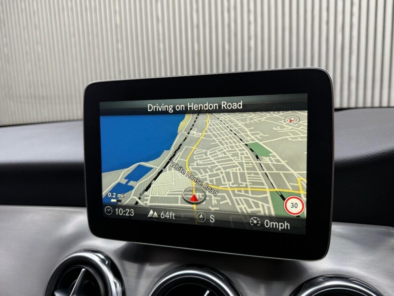 Mercedes-Benz Gla view 19