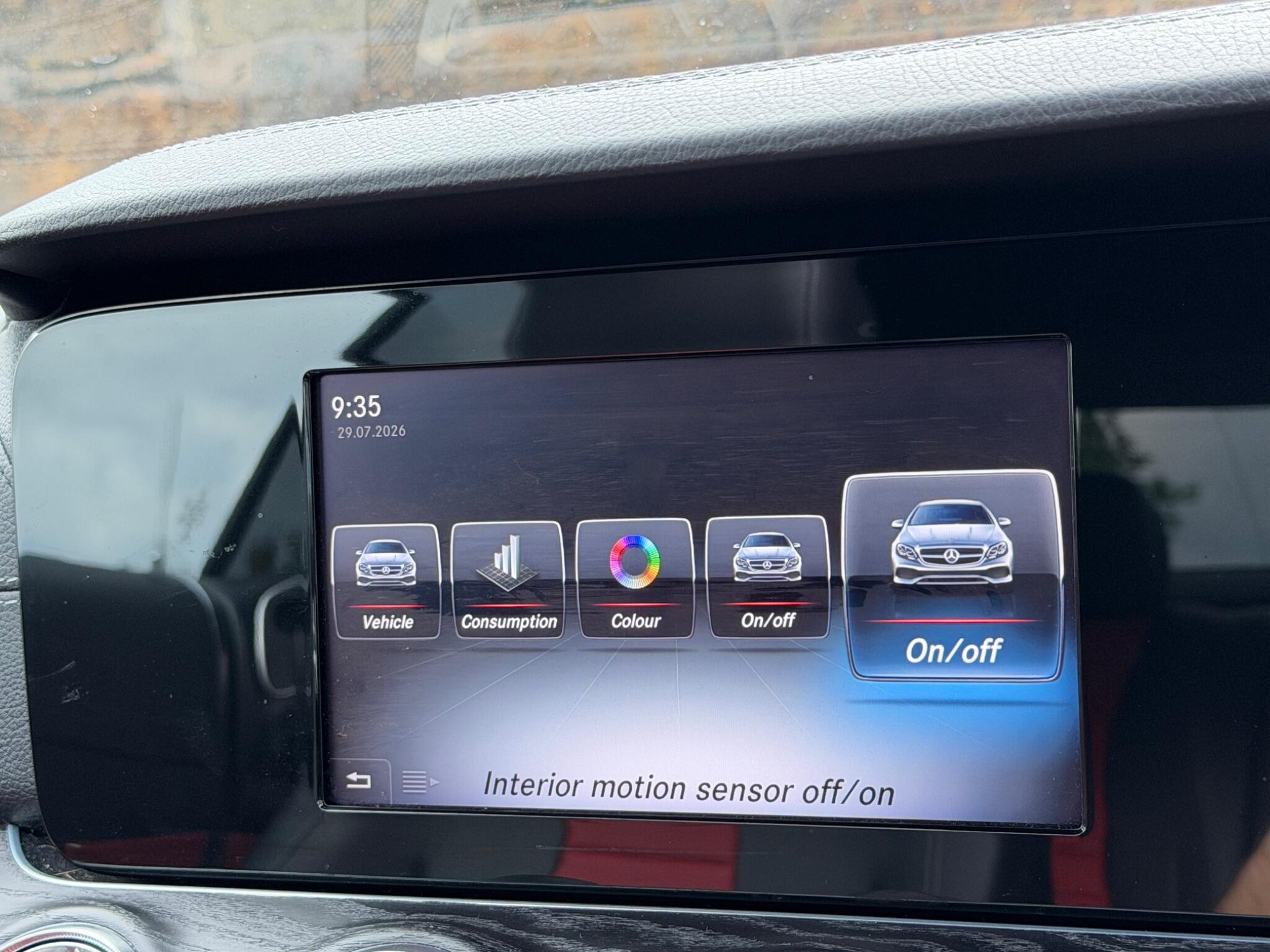 Mercedes-Benz E-Class view 38