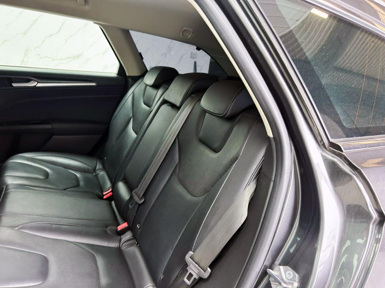 Ford Mondeo view 23