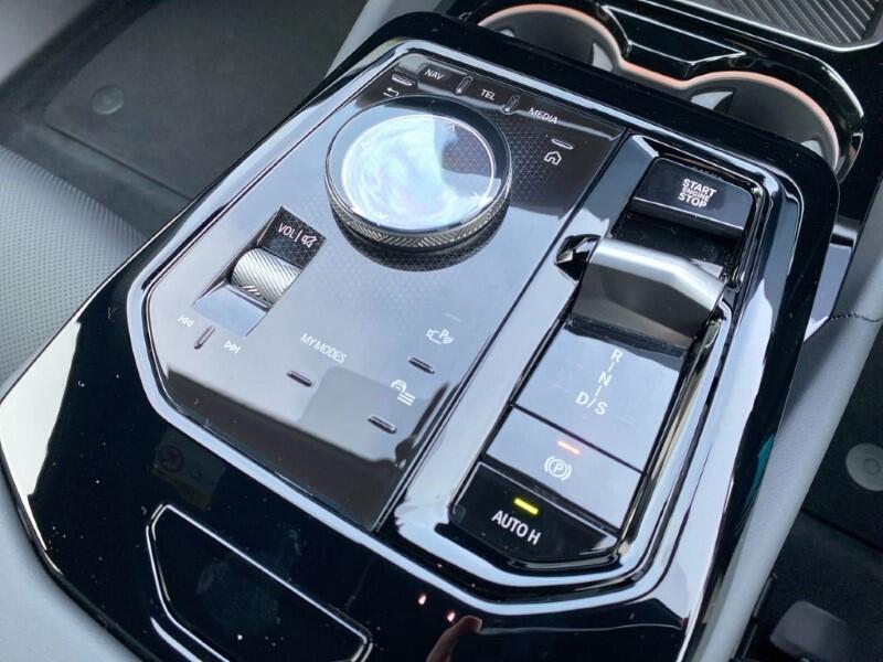 BMW 5 Series view 10