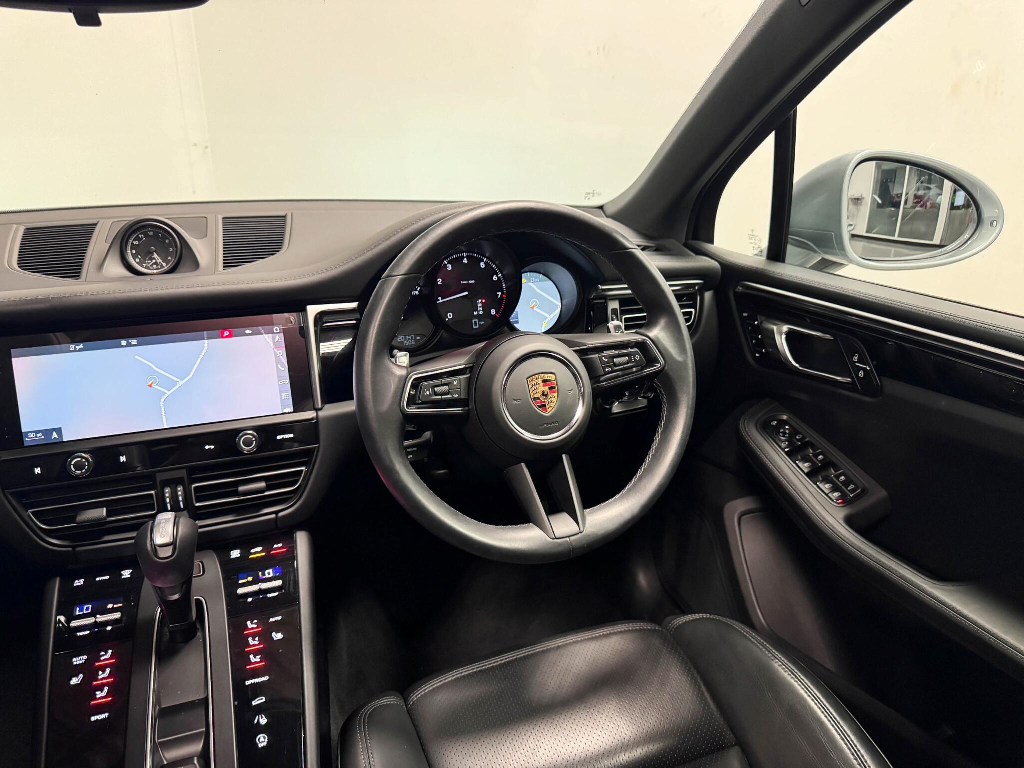 Porsche Macan view 27