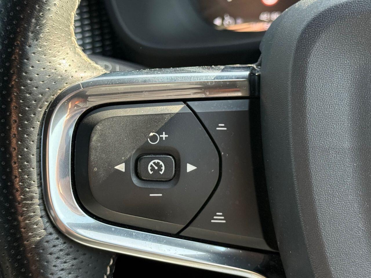 Volvo XC40 view 12