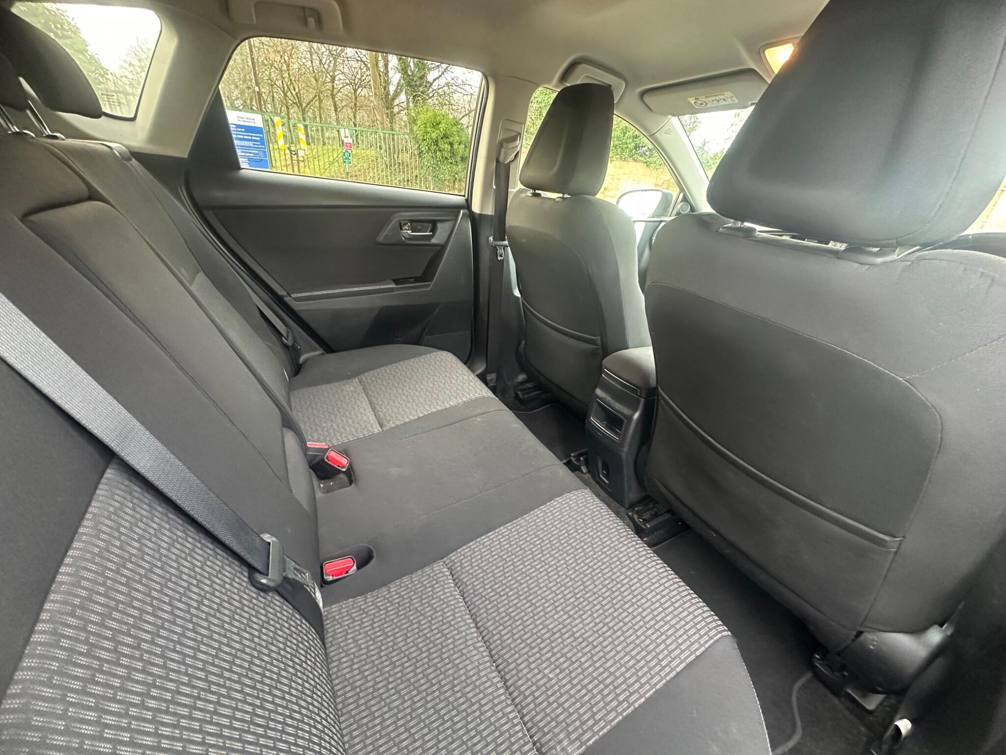 2014 Toyota Auris image 15