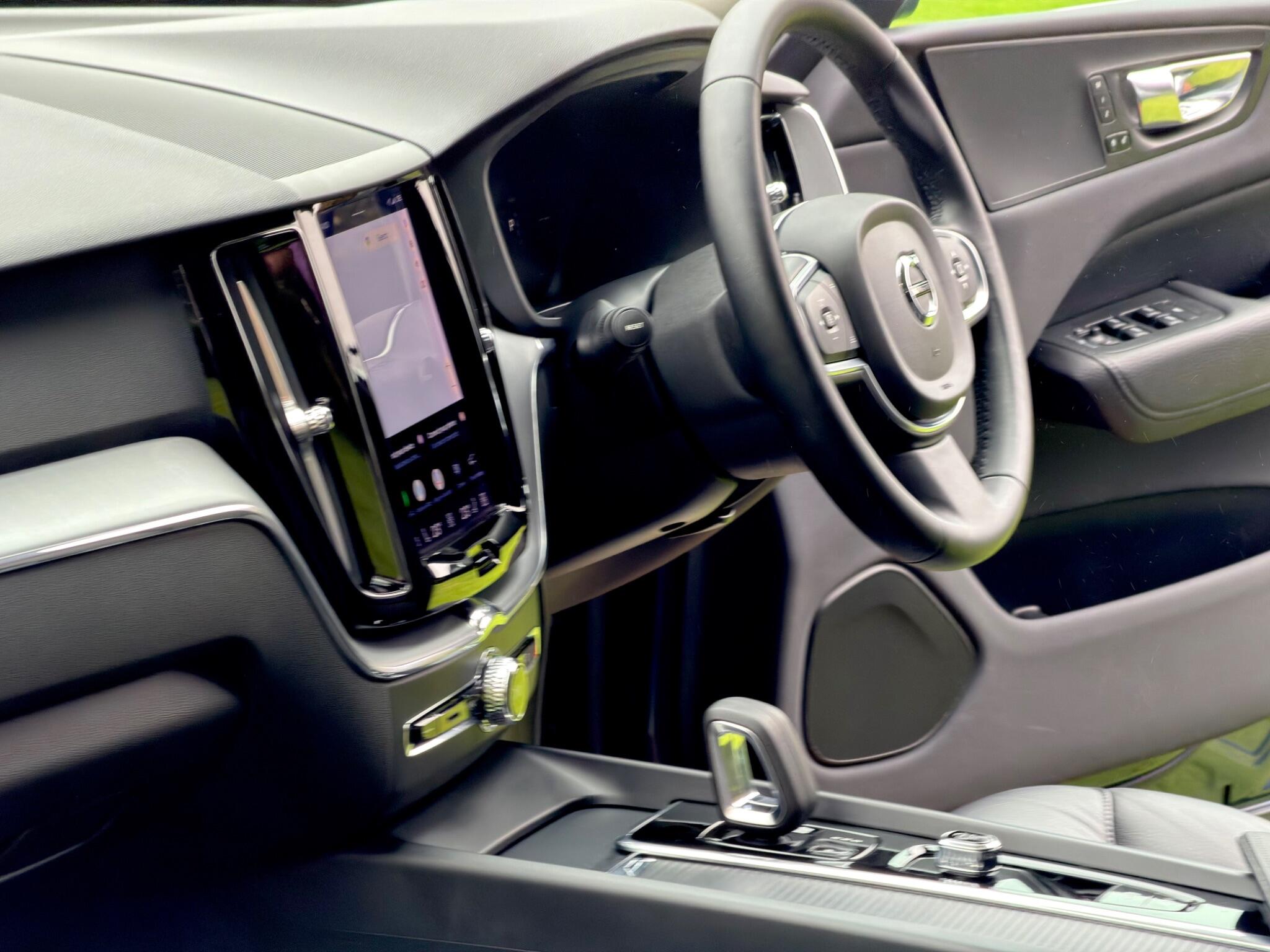 Volvo XC60 view 5