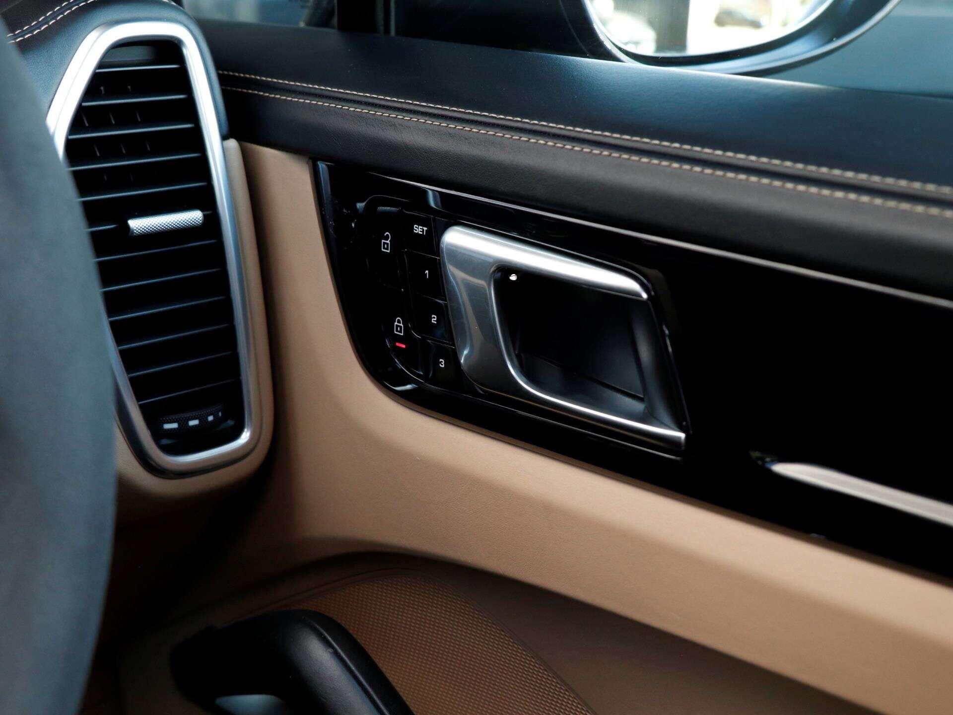 Porsche Cayenne view 22