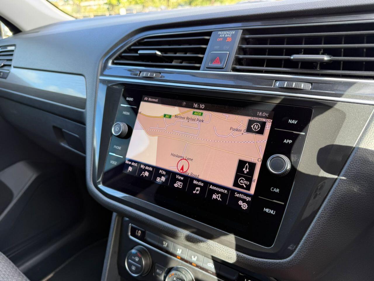 Volkswagen Tiguan Allspace view 6