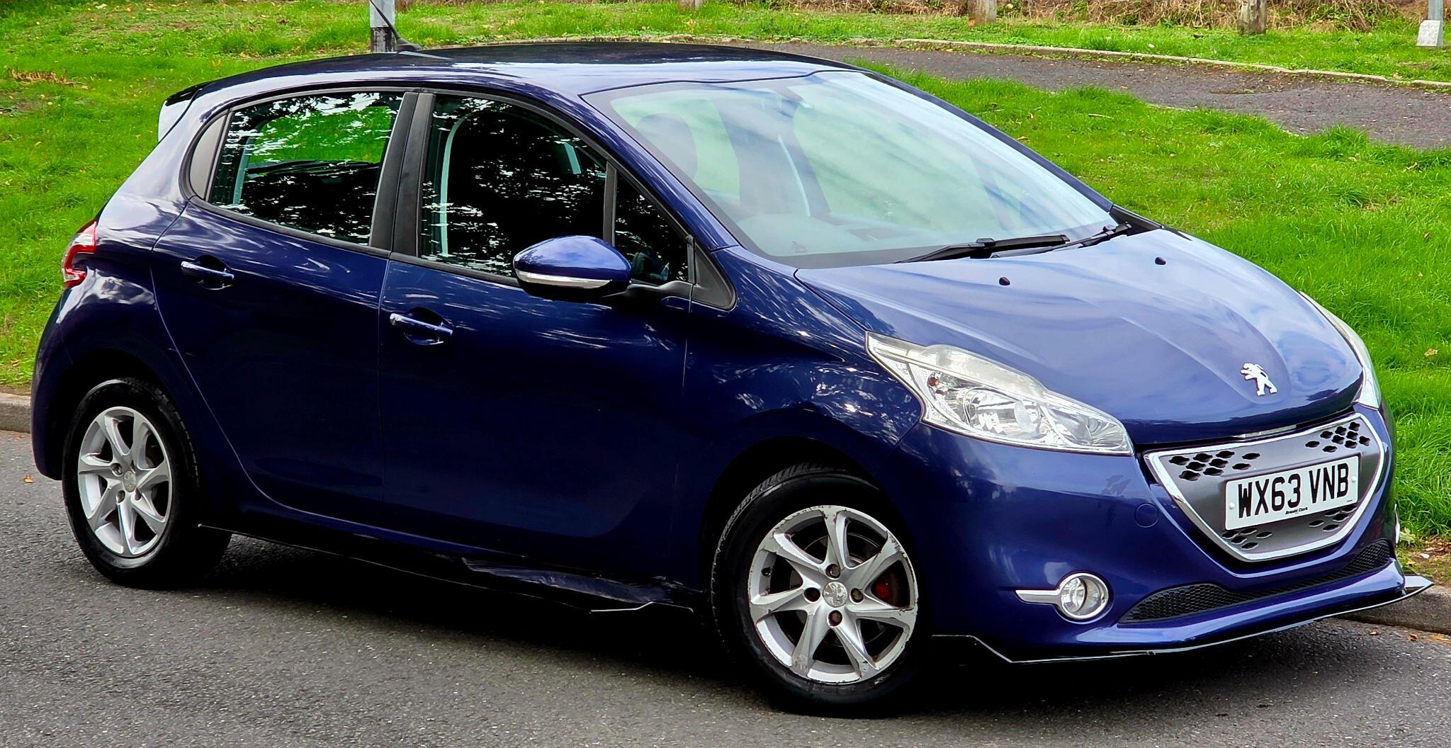 Peugeot 208 view 8