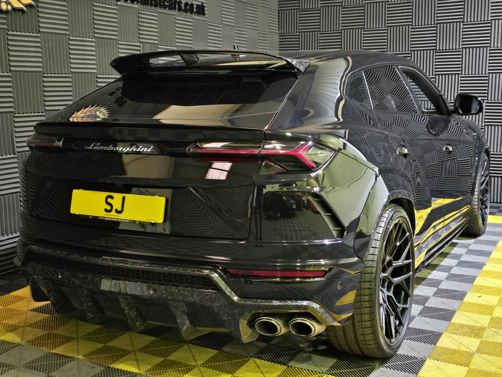 Lamborghini Urus view 23