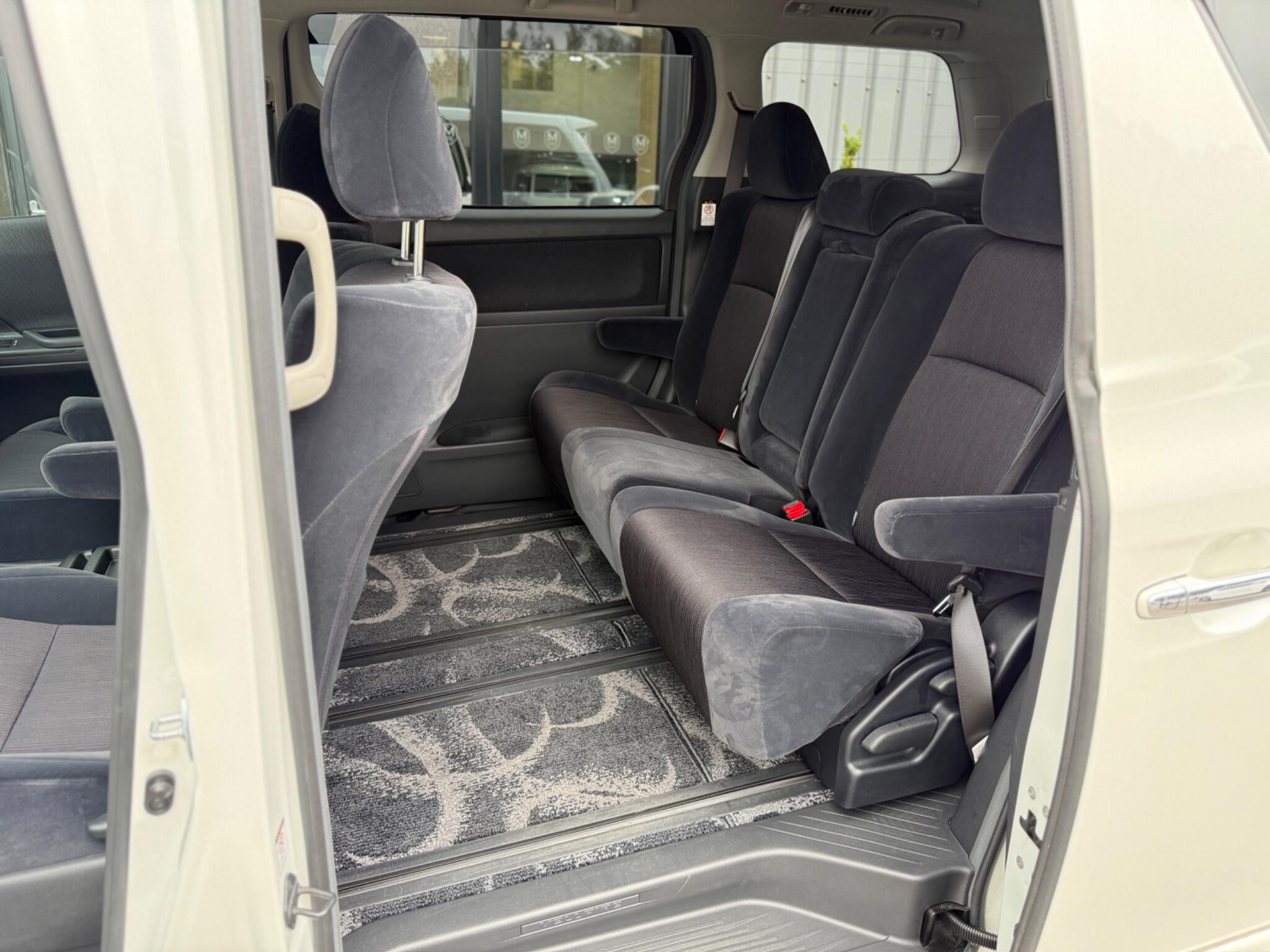 Toyota Vellfire view 12