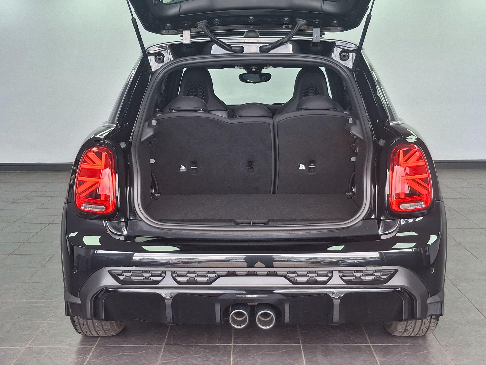 Mini Hatch view 25