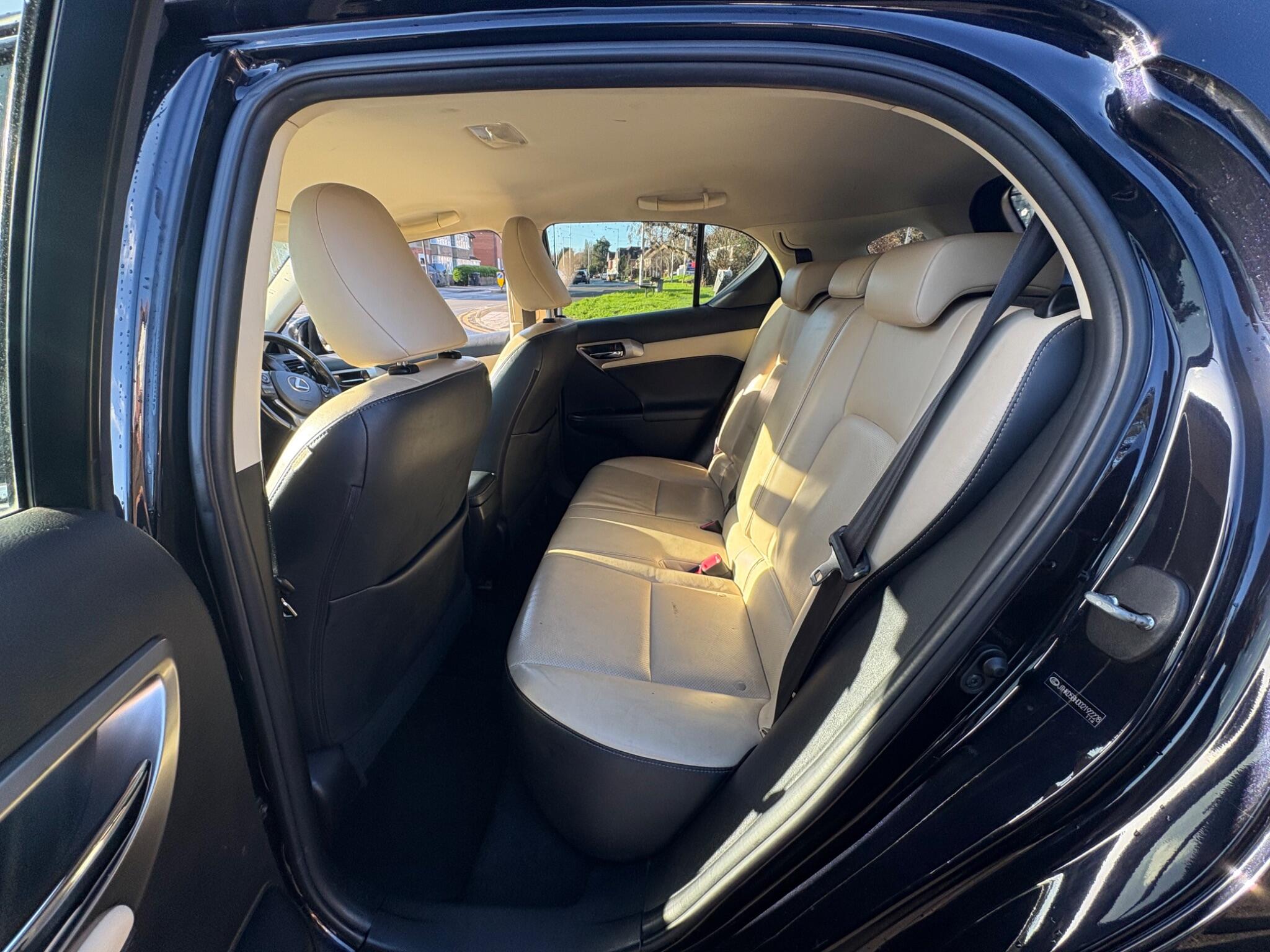 2014 Lexus CT 1.8 200h Luxury CVT Euro 6 (s/s) 5dr • 99,475 miles image 34