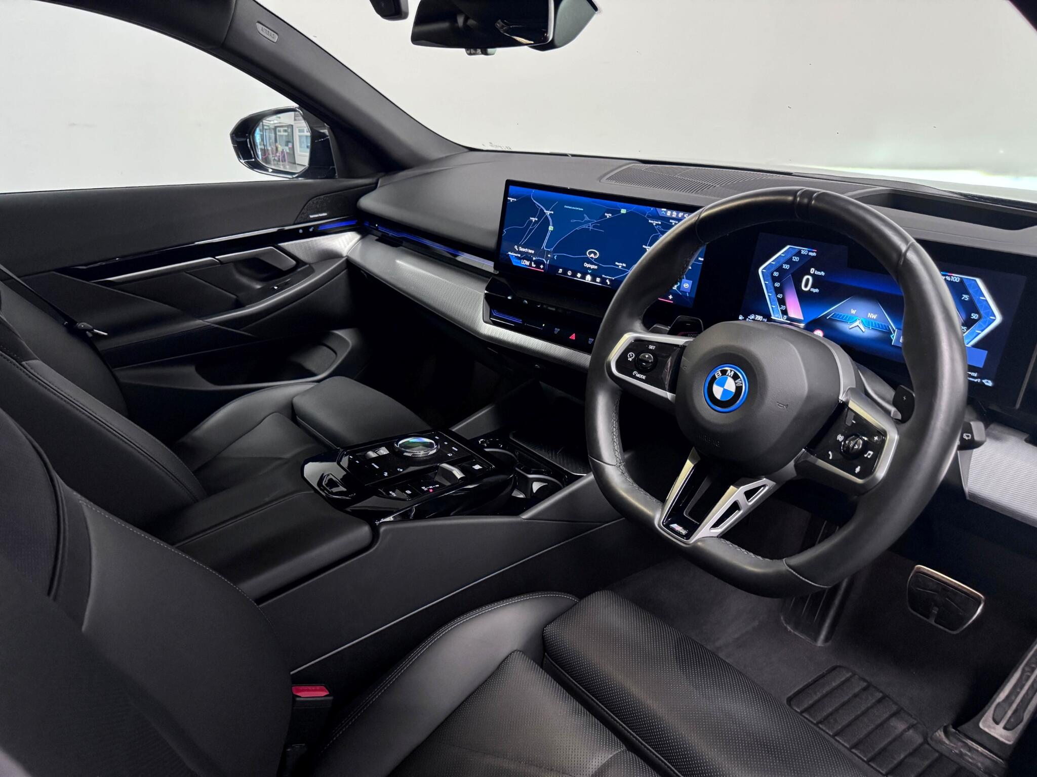 BMW 5 Series view 36