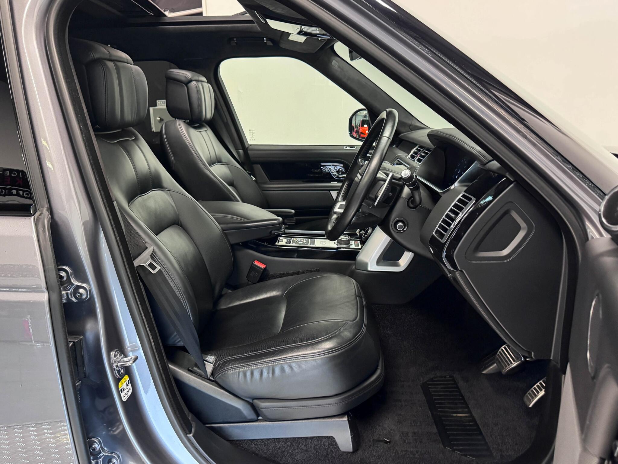 Land Rover Range Rover view 33