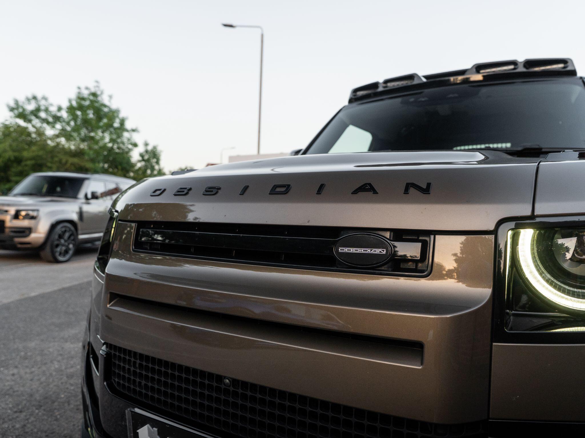 Land Rover Defender 90 view 20