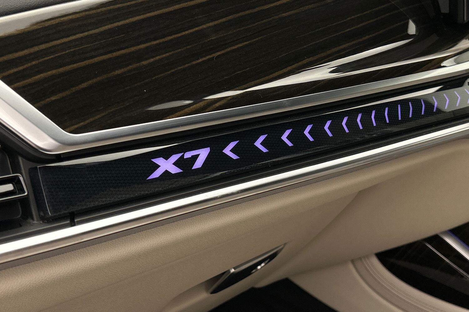 BMW X7 view 23