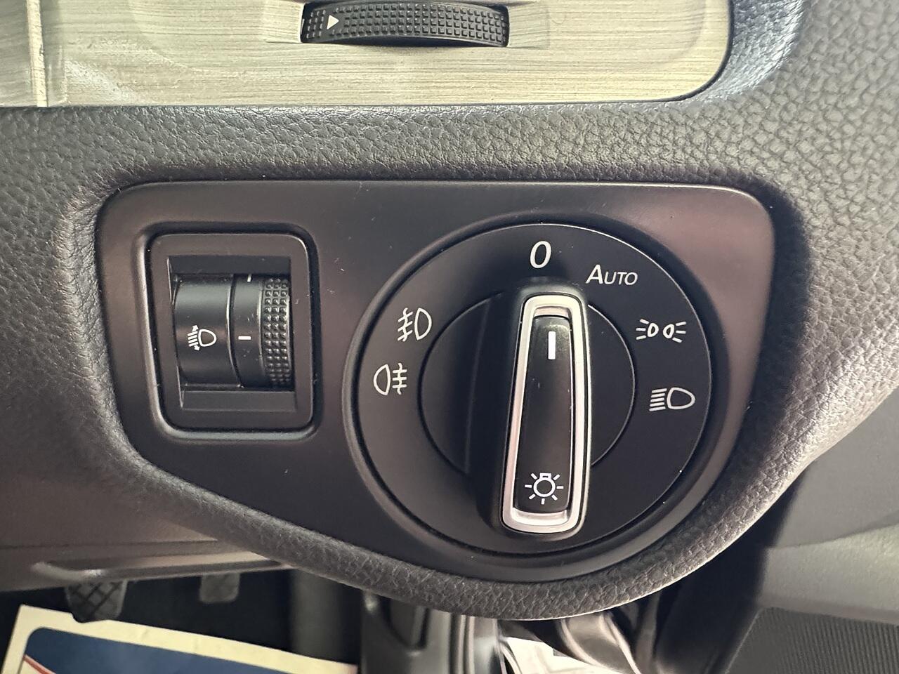 Volkswagen Golf view 23