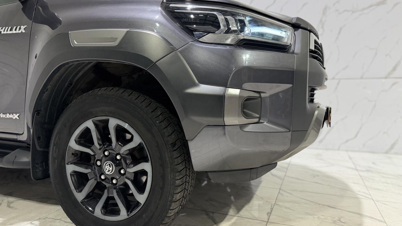 Toyota Hilux view 36