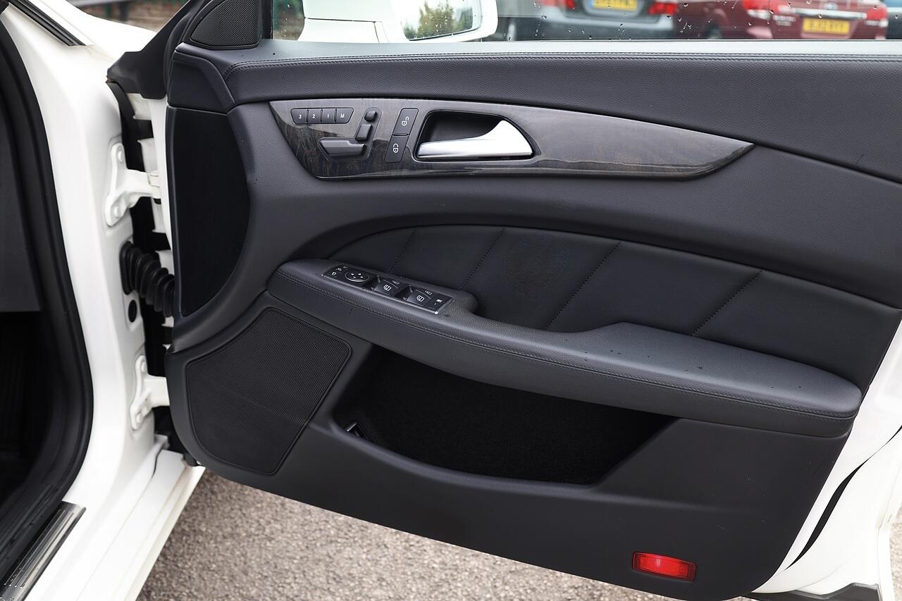 Mercedes-Benz CLS view 21