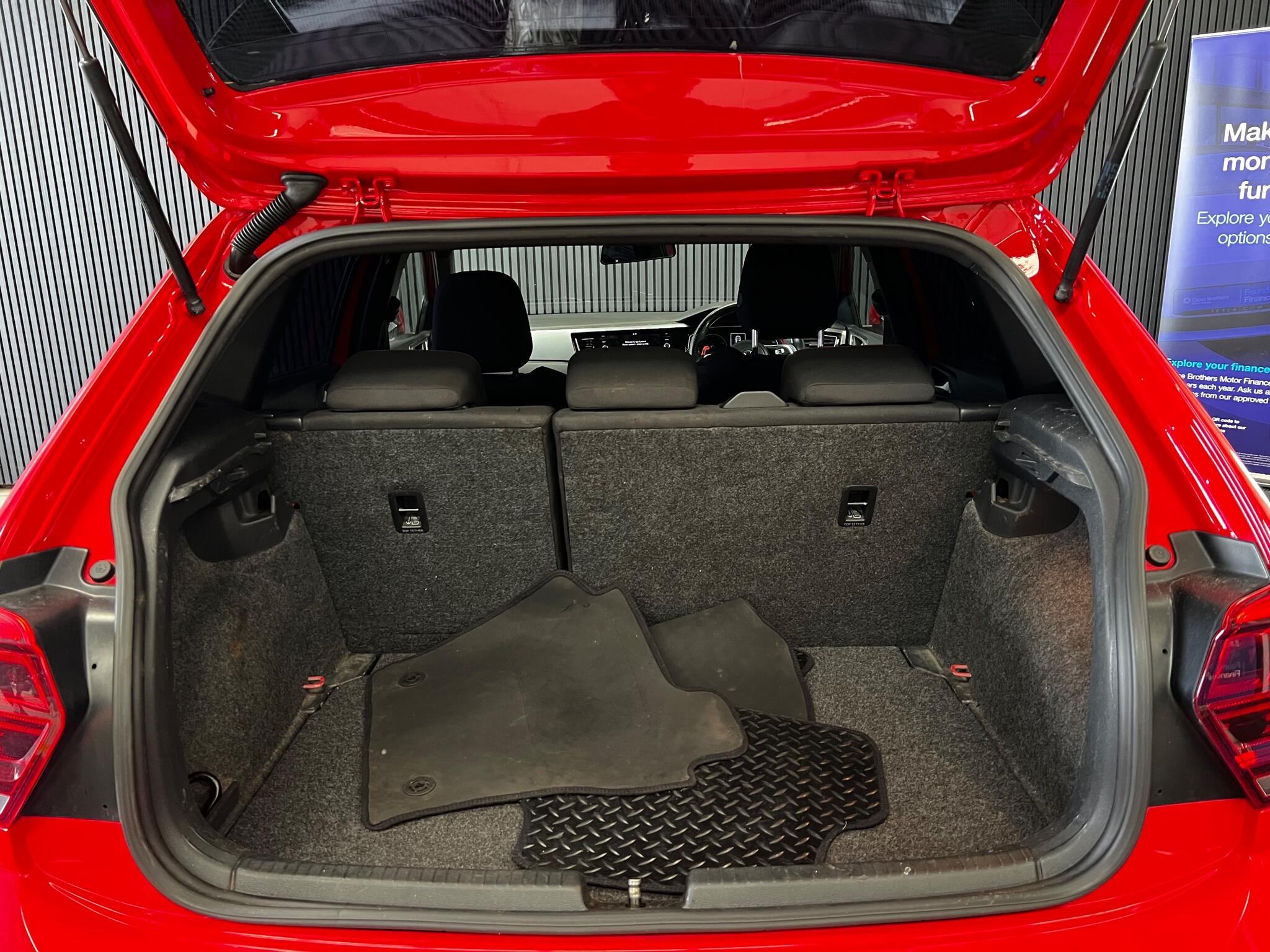 Volkswagen Polo view 26