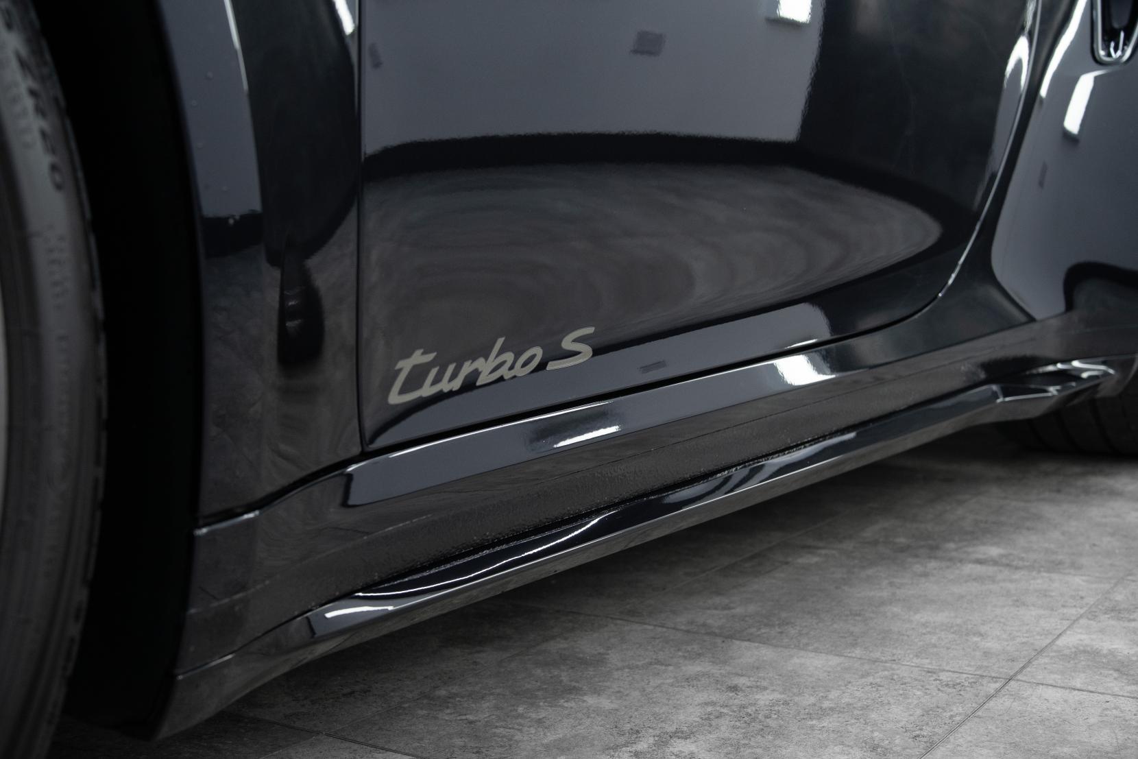 Porsche 911 view 32