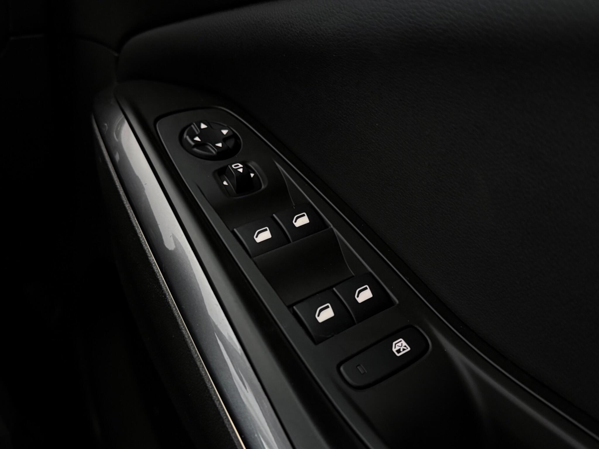 Vauxhall Grandland X view 16