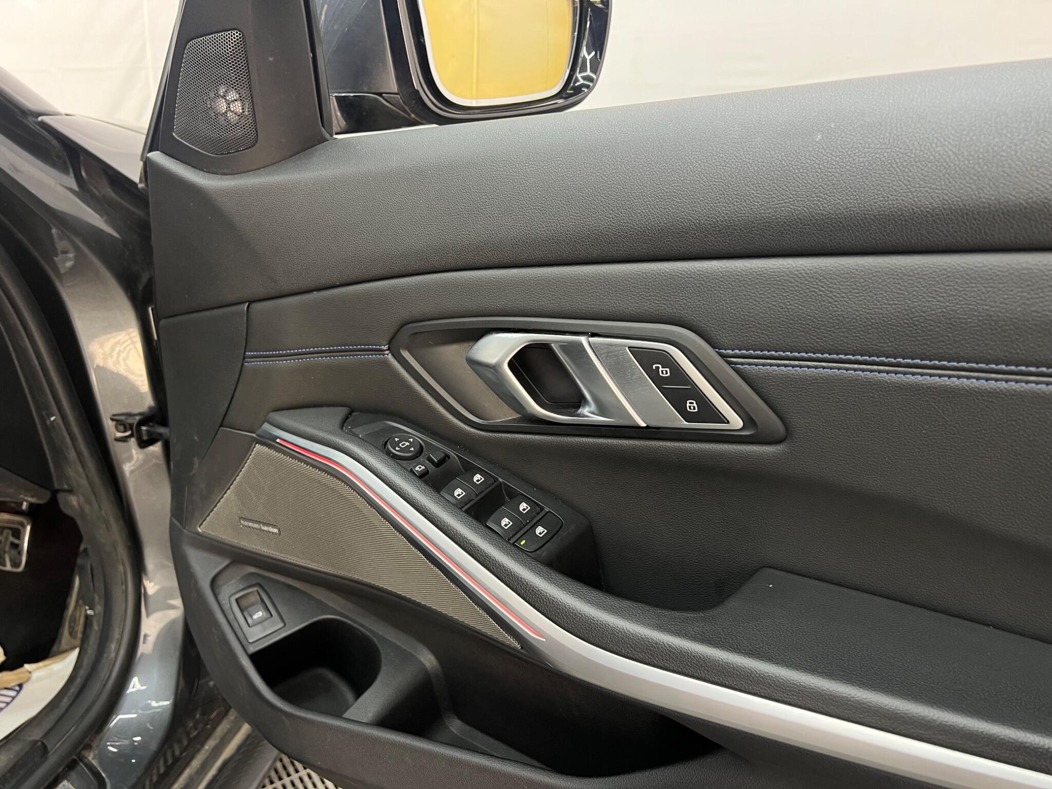BMW 3 Series view 29