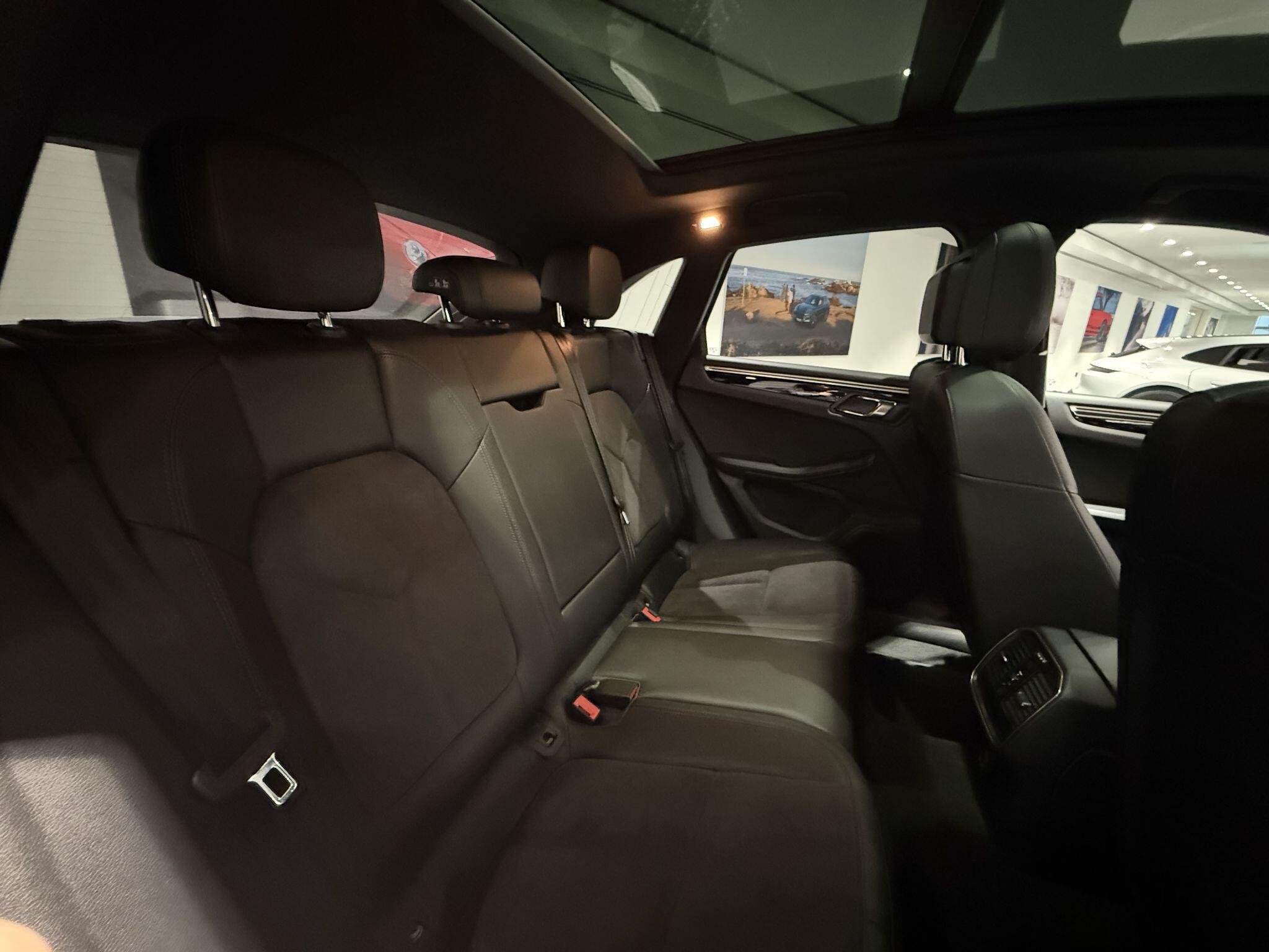 Porsche Macan view 71
