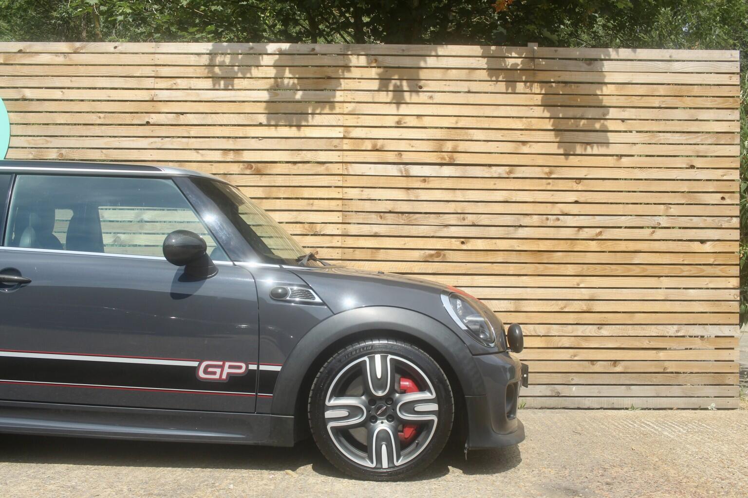 Mini Hatch view 32