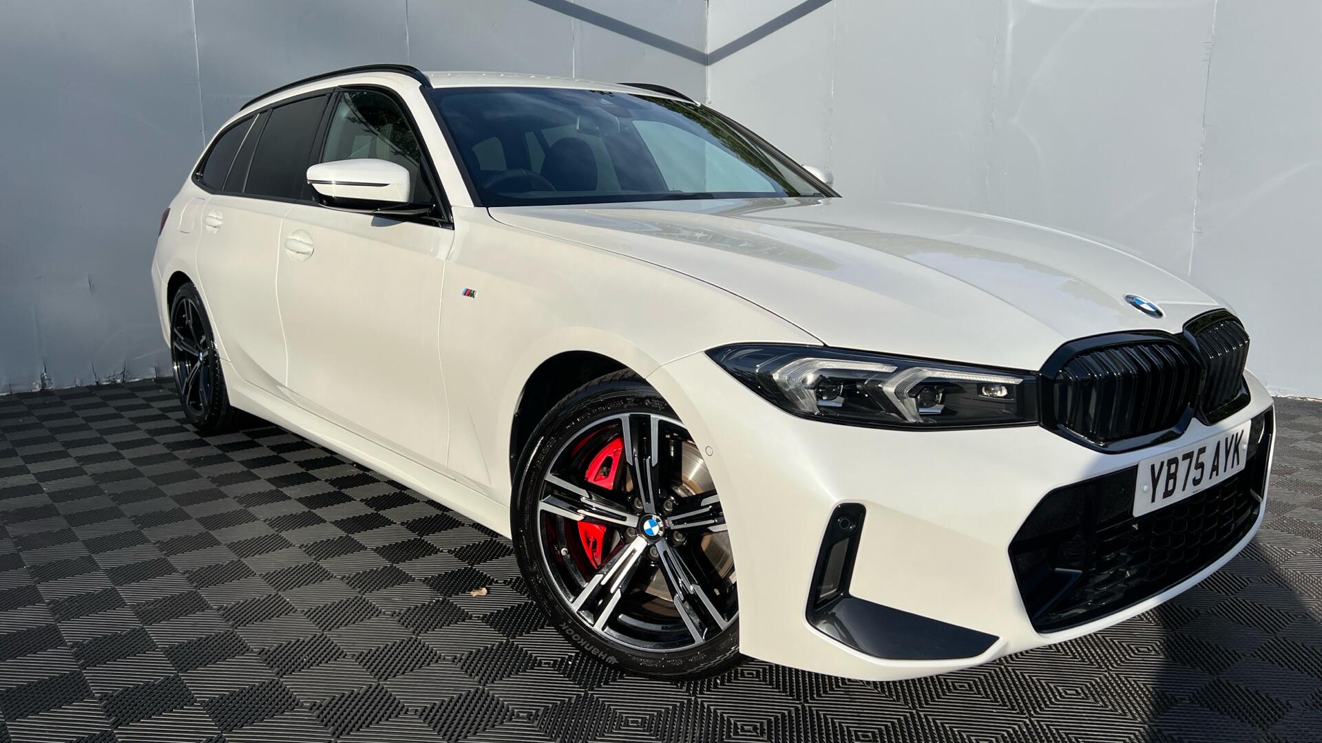 BMW 3 Series view 25