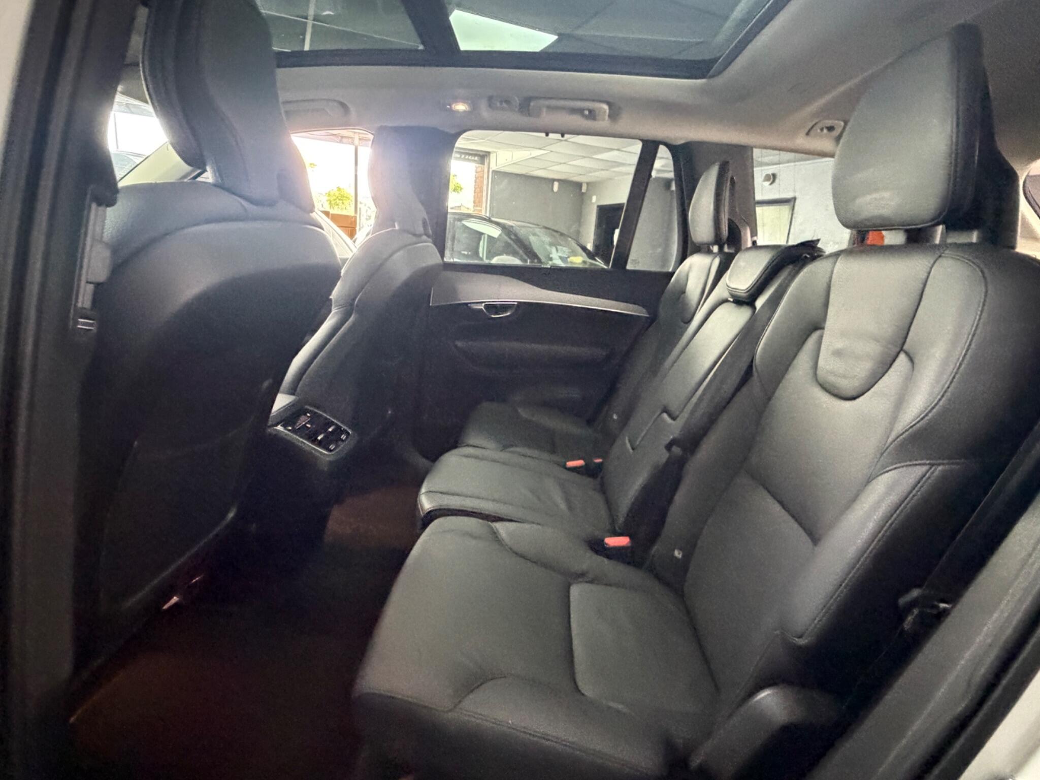 Volvo XC90 view 13