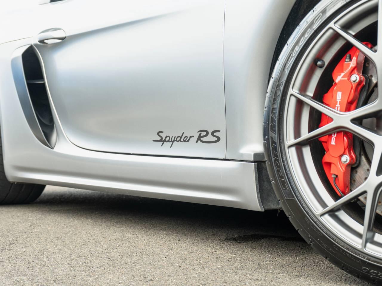 Porsche 718 Spyder view 14