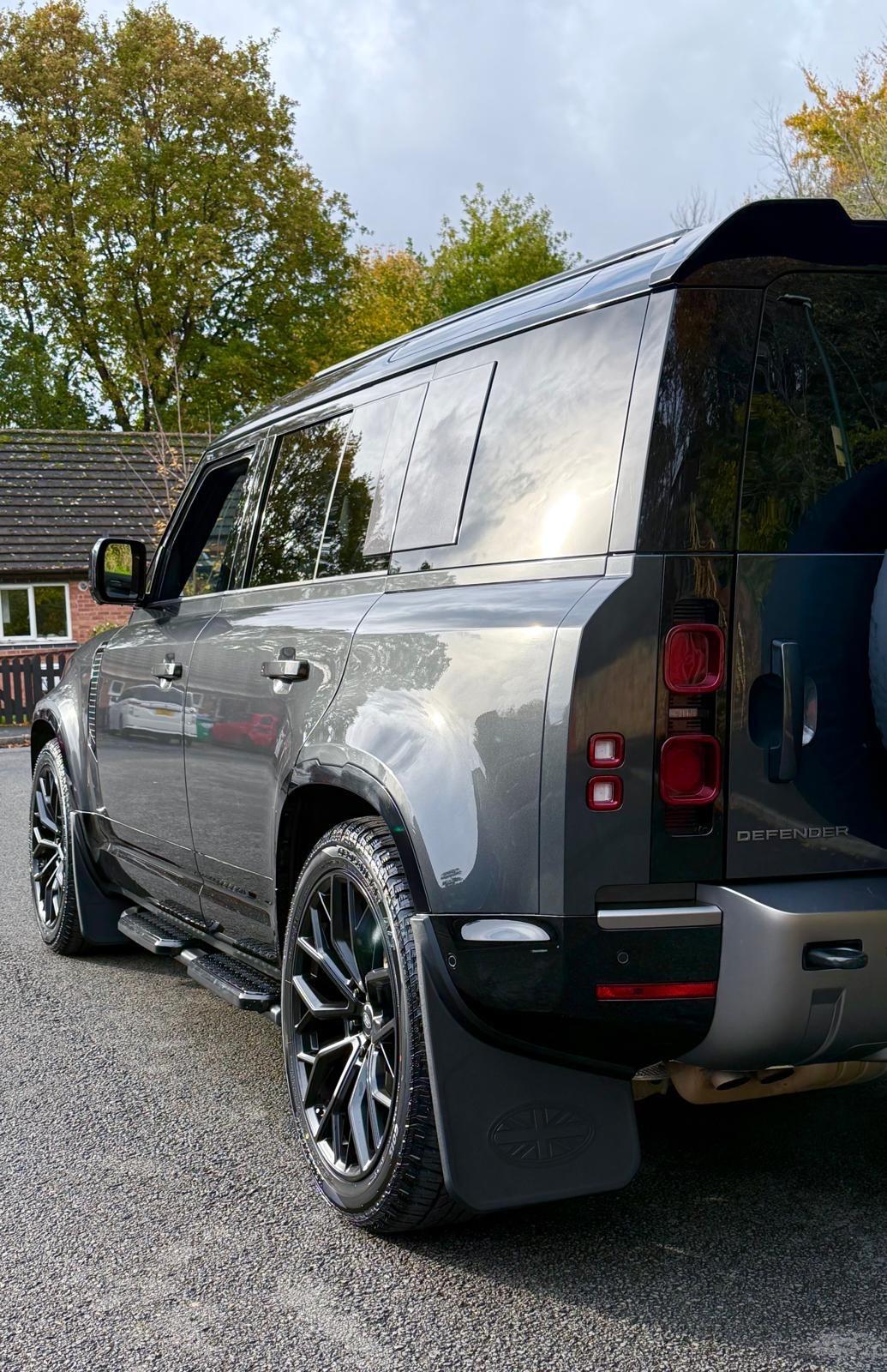 Land Rover Defender view 90