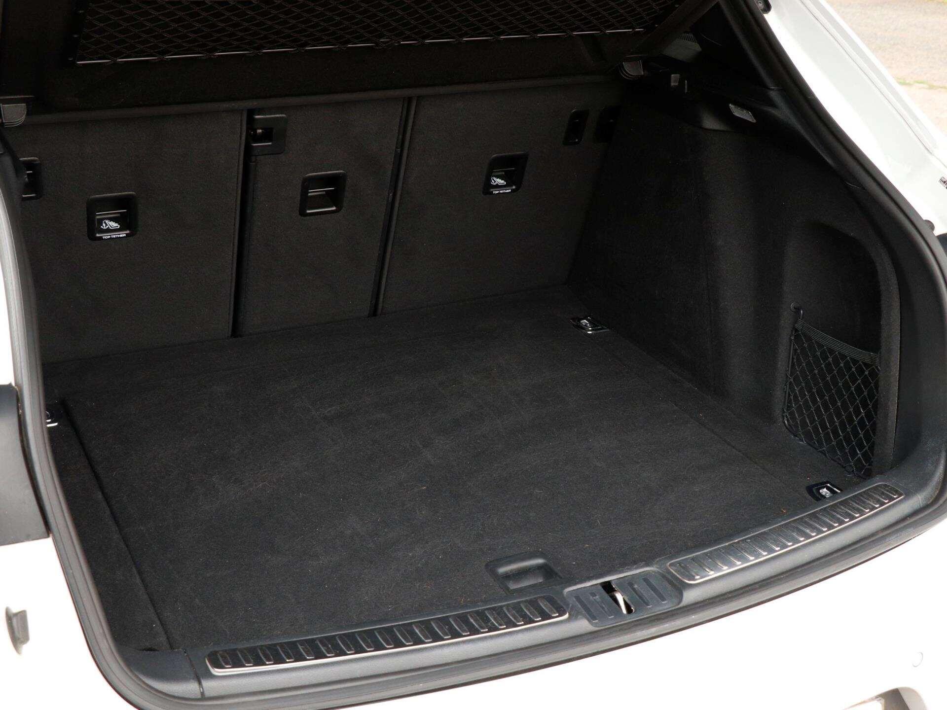 Porsche Macan view 27