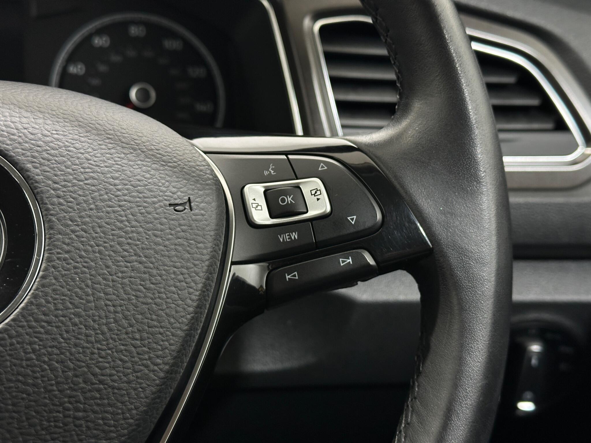 Volkswagen T-Roc view 15