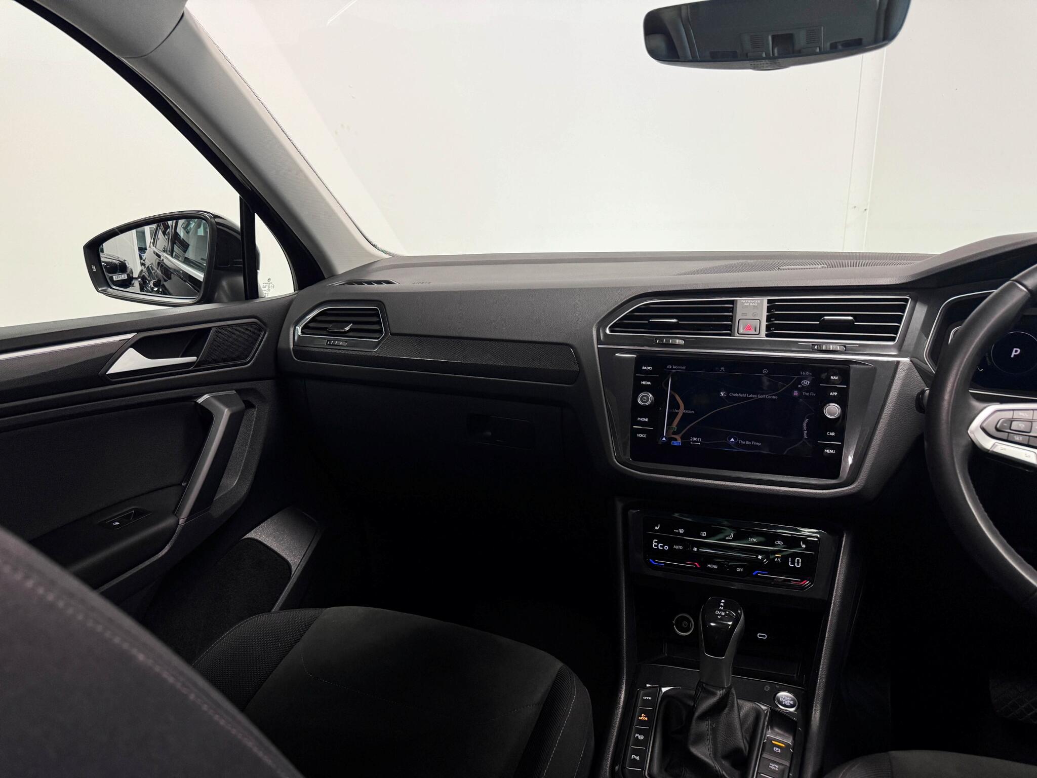 Volkswagen Tiguan view 24