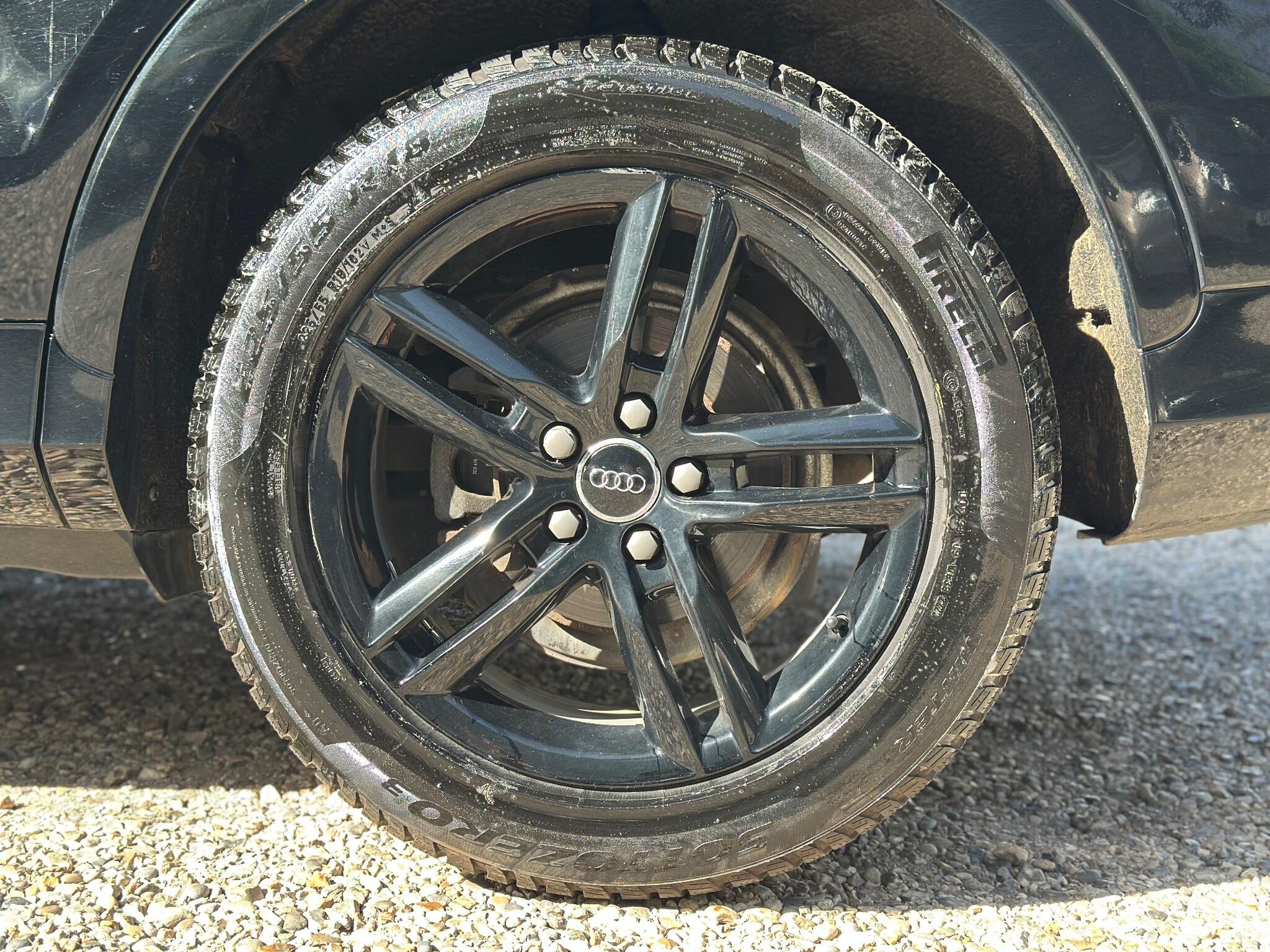 Audi Q3 view 63