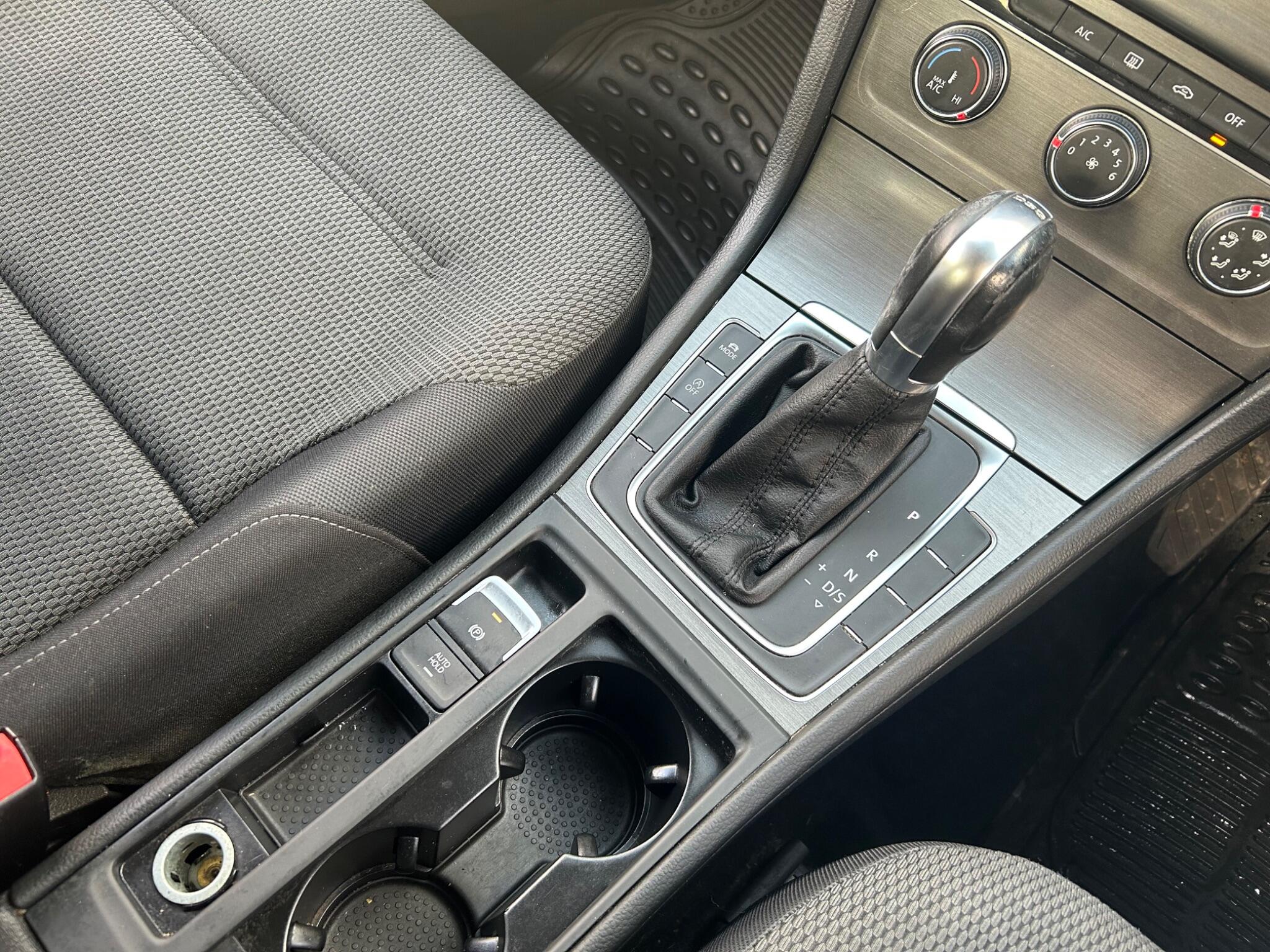 Volkswagen Golf view 34