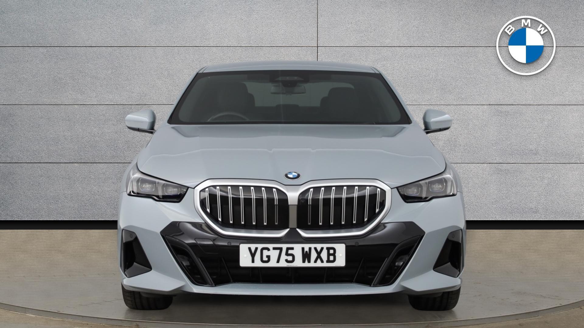 BMW 5 Series view 16
